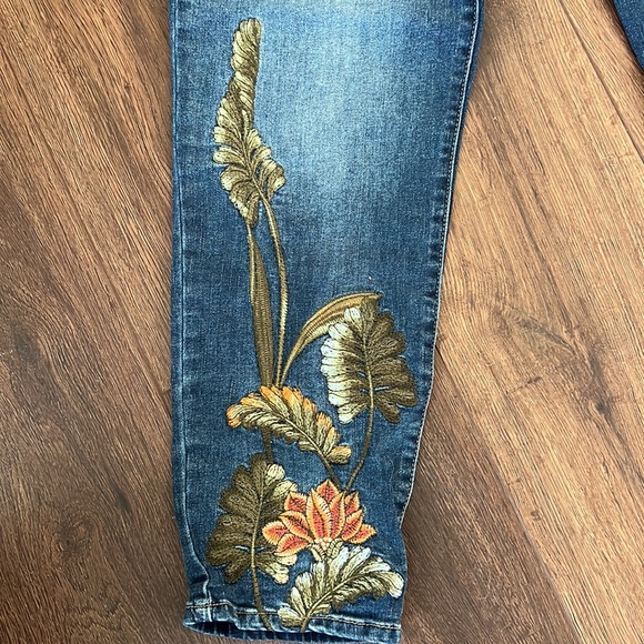 CHICO’S Girlfriend Ankle Jeans - Picture 3 of 6